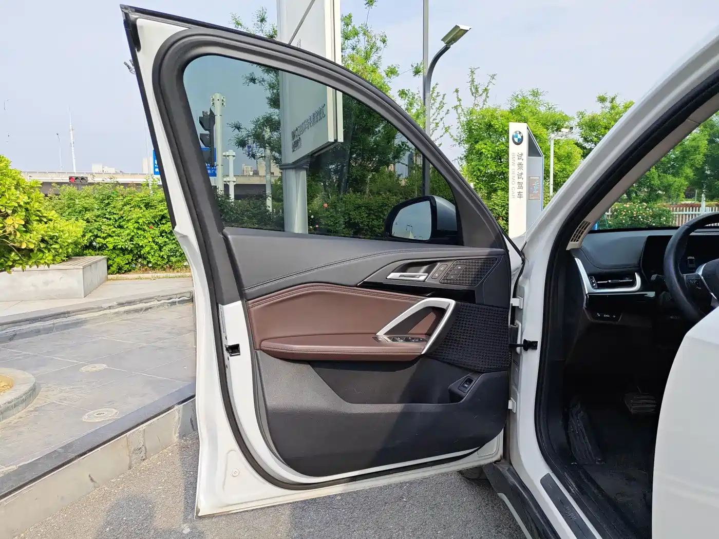 BMW iX1 2023 eDrive25L X Design Package фото 10