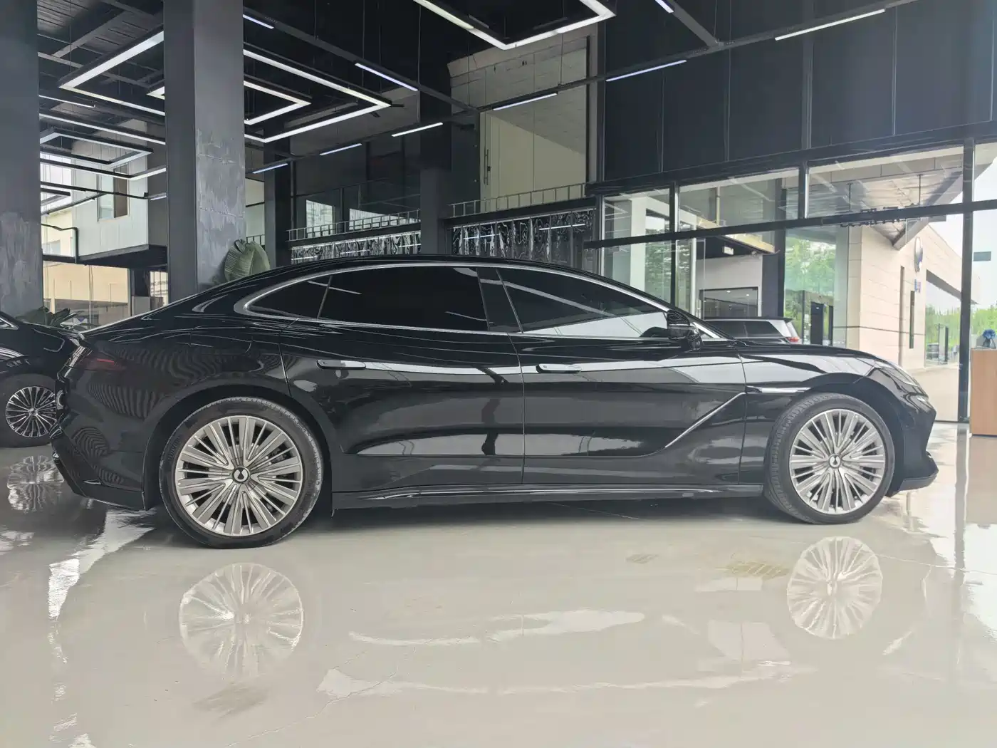 Denza Z9 2025 2024 Model 1100km AWD Ultra Edition