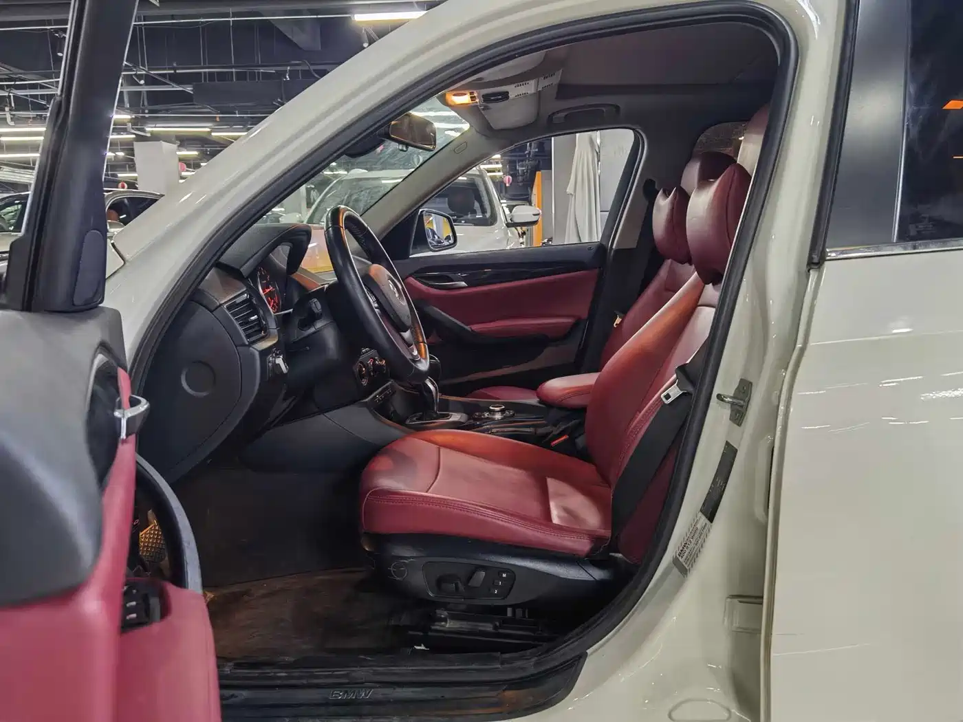 BMW X1 2015 Model sDrive18i Fashion Advanced Edition фото 6