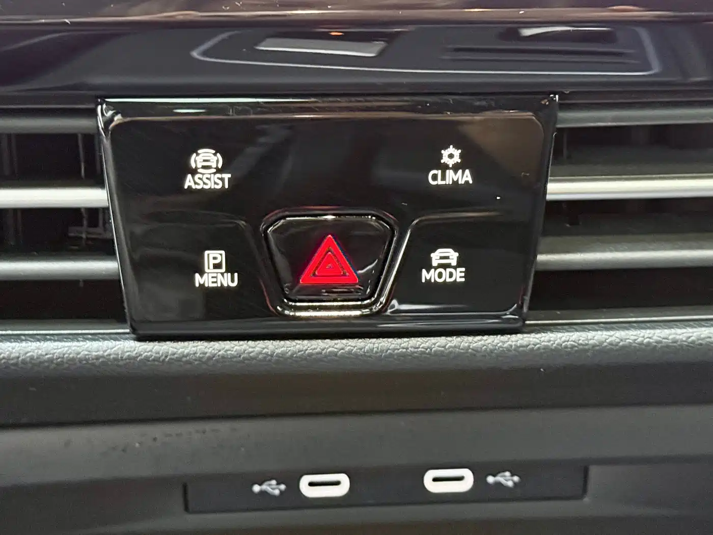 Volkswagen Golf 2023 Model 280TSI DSG R-Line фото 6