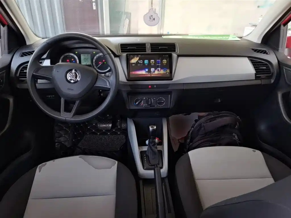 Škoda Fabia 2017 1.4L Auto Car Enjoy Edition фото 10