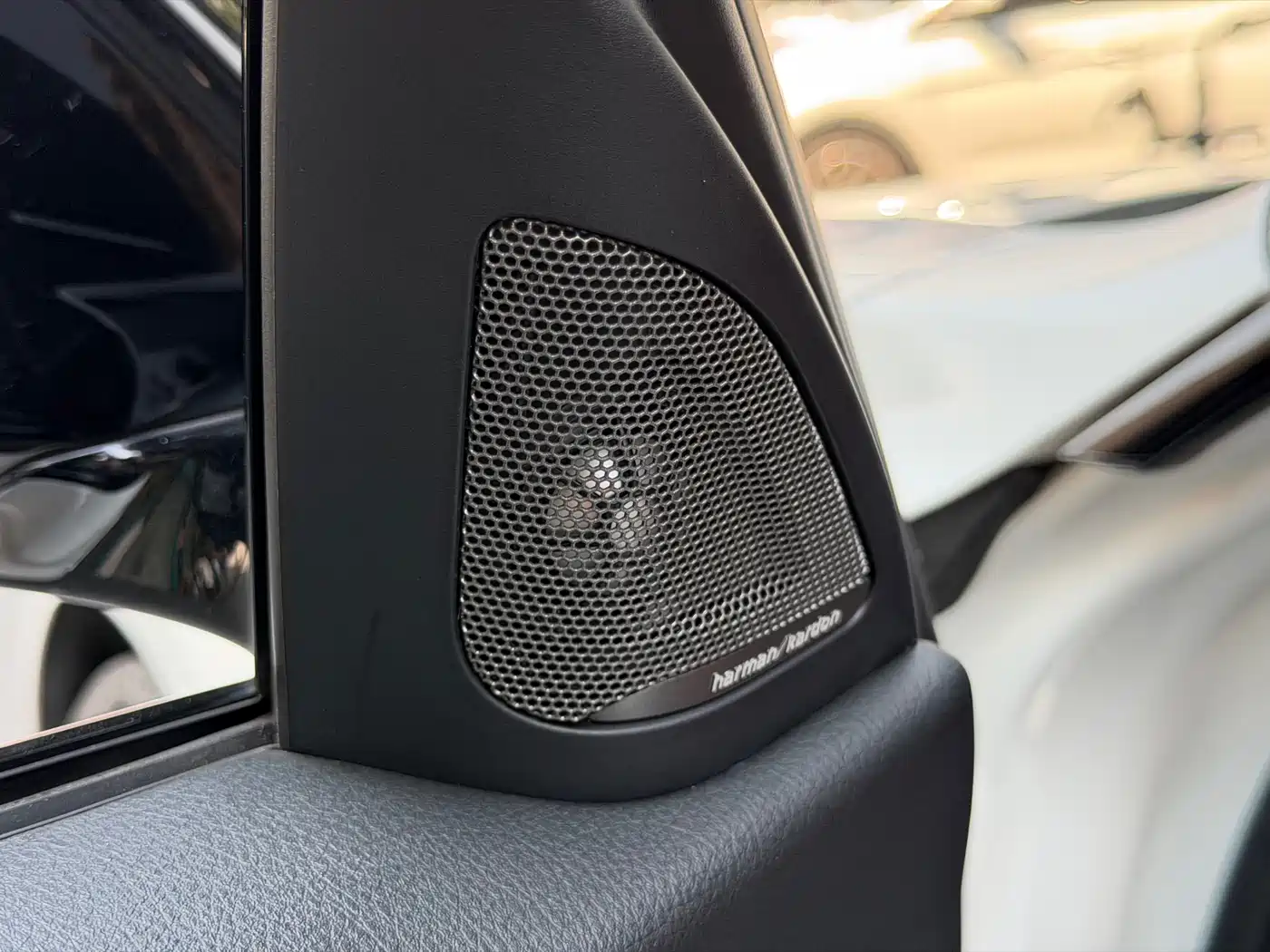 BMW 3 Series 2019 320i M Sport Black Night Edition фото 13