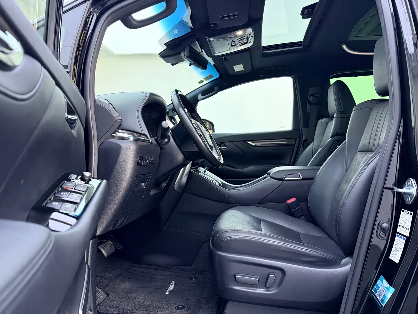 Toyota Alphard 2021 Hybrid 2.5L Premium фото 8