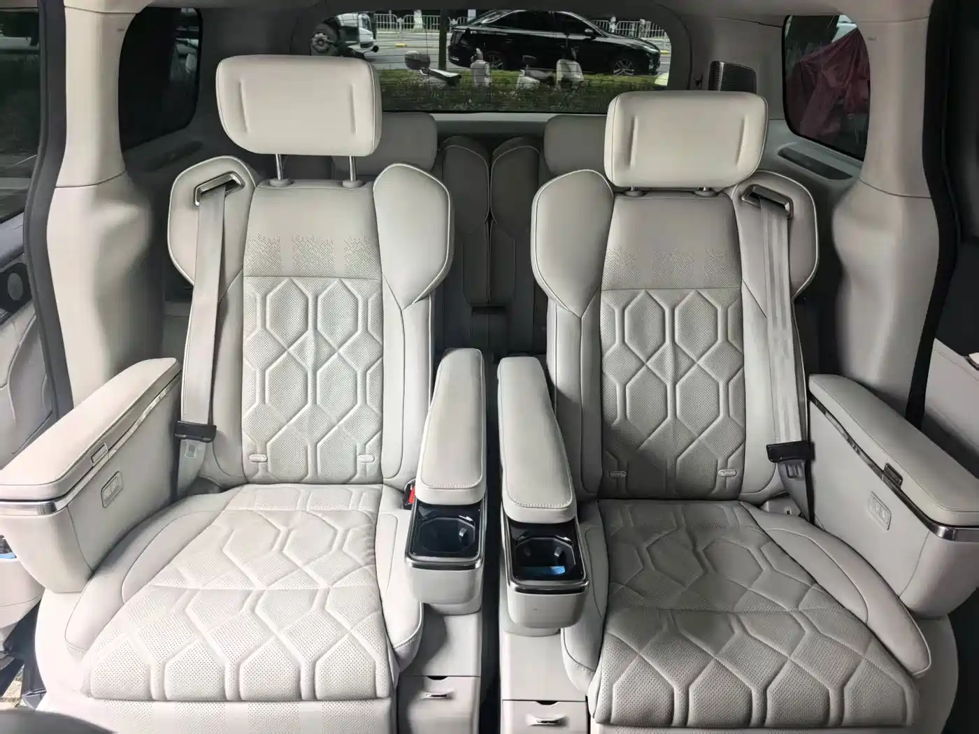 Volvo EM90 2024 2025 Ultra Six-Seater
