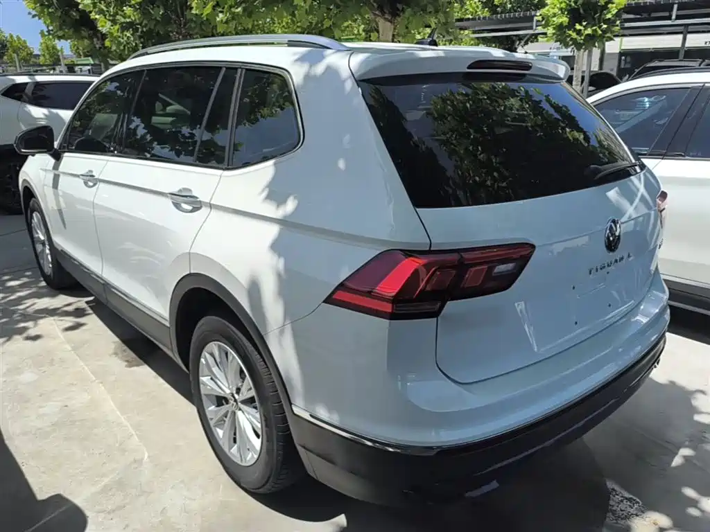 Volkswagen Tiguan L 2024 Outstanding 300TSI Auto 2WD Dragon Soaring Edition фото 5