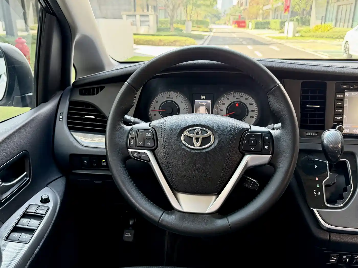 Toyota Sienna 2015 3.5L 2WD LE фото 23