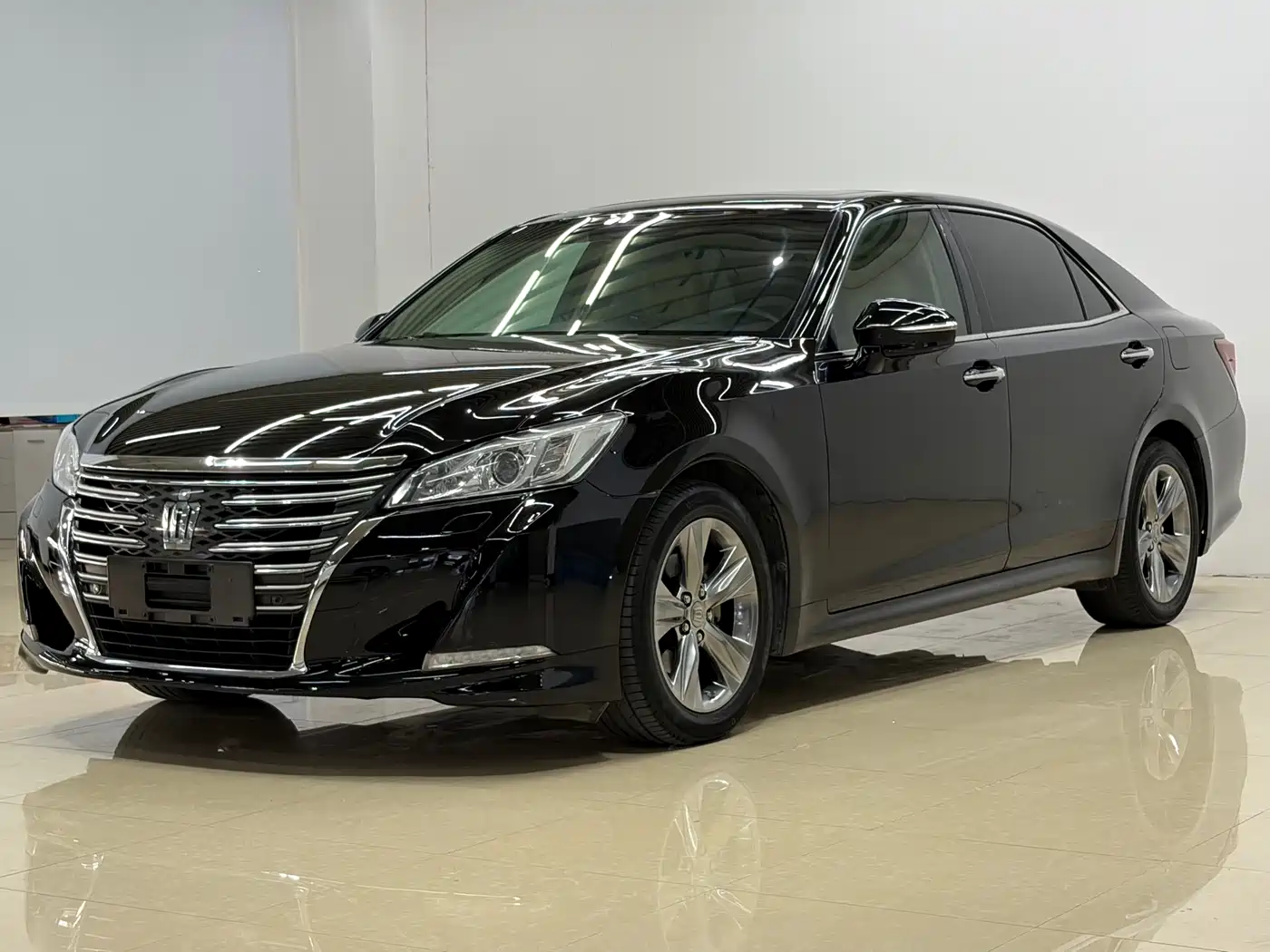 Toyota Crown 2015 2.0T Fashion