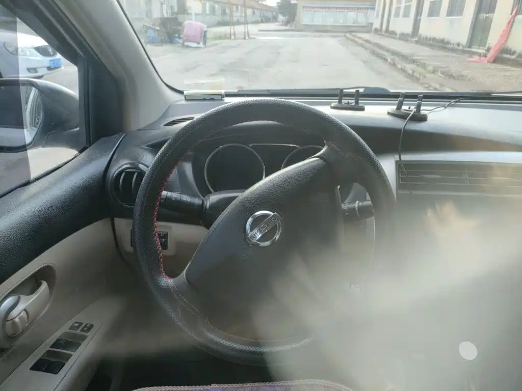 Nissan Livina 2015 2015 1.6XE Manual Comfort Edition