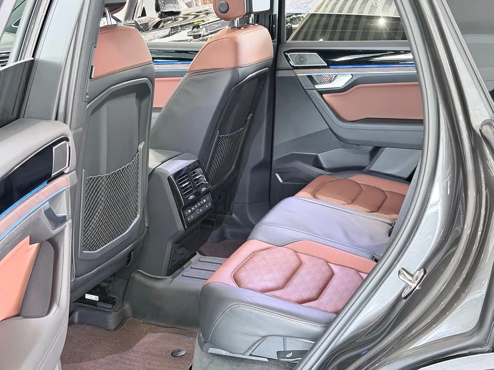 Фото 7 - Volkswagen Touareg