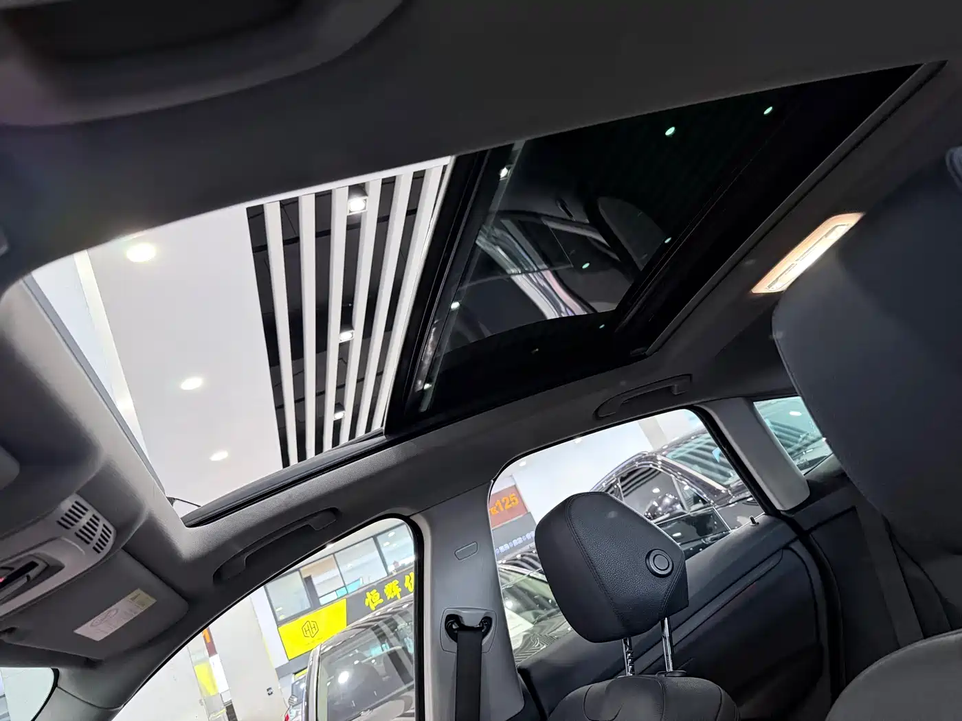 BMW 3 Series GT 2018 320i Fashion фото 19