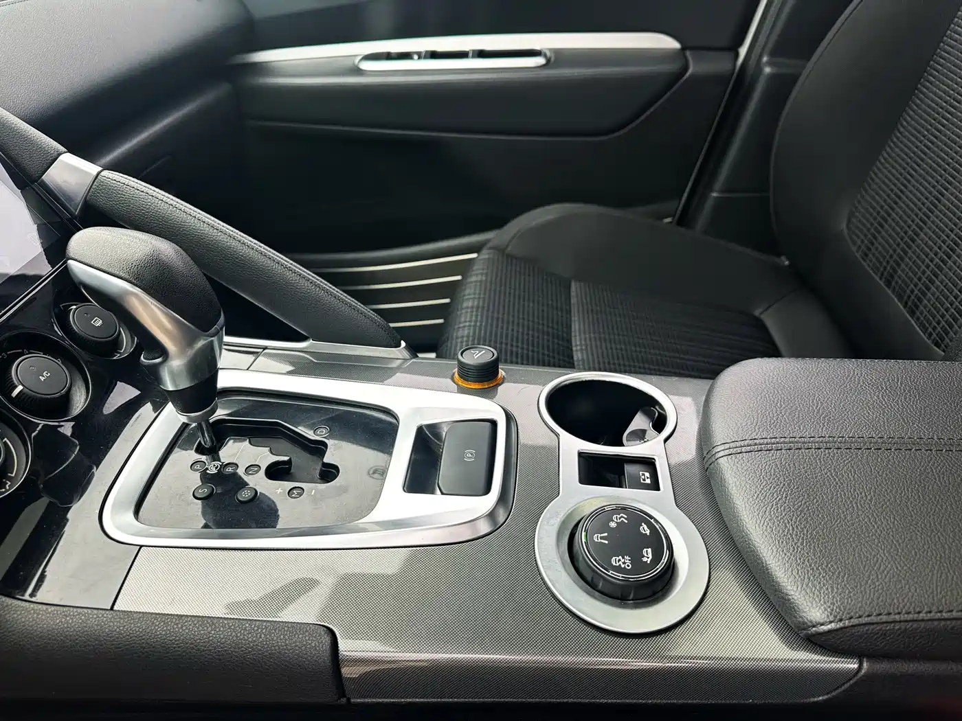 Peugeot 3008 2016 1.6THP Automatic Standard Edition фото 9