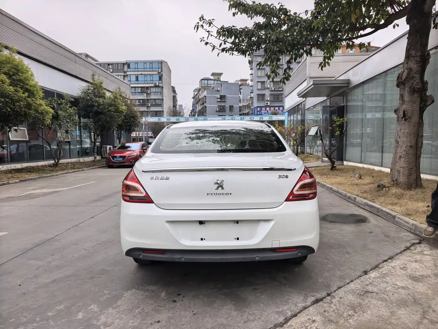 Peugeot 308 2014 Model Joy Edition Classic 1.6L Automatic Superior Style фото 6