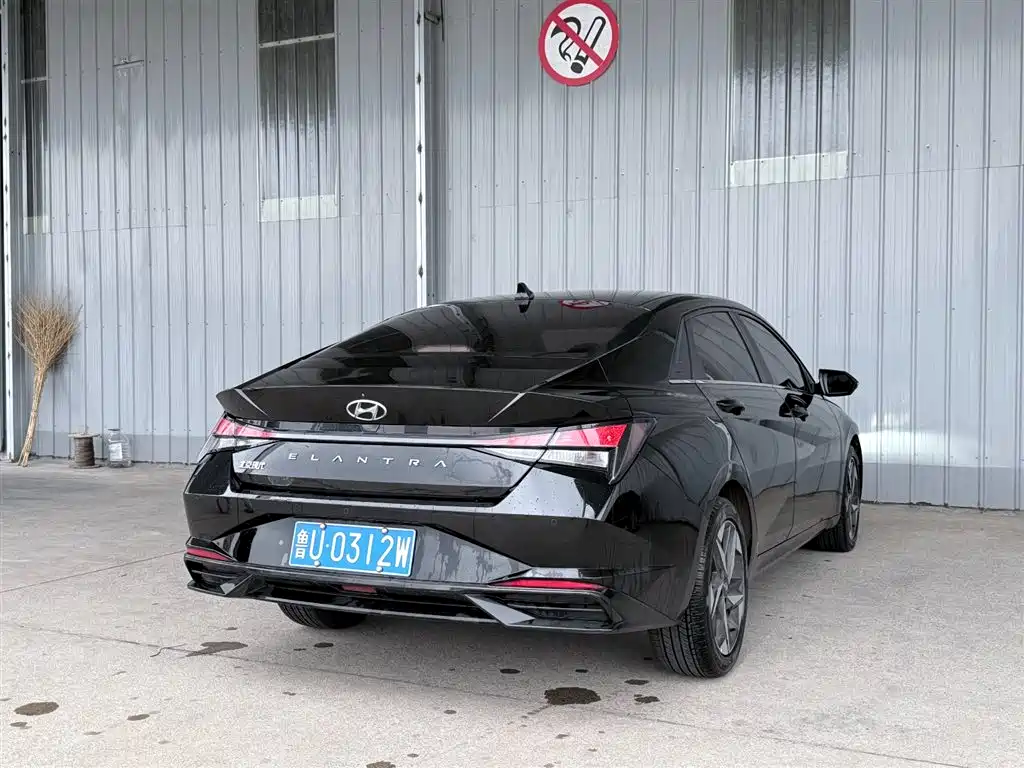 Hyundai Elantra 2022 1.5L CVT GLX Elite Edition фото 6