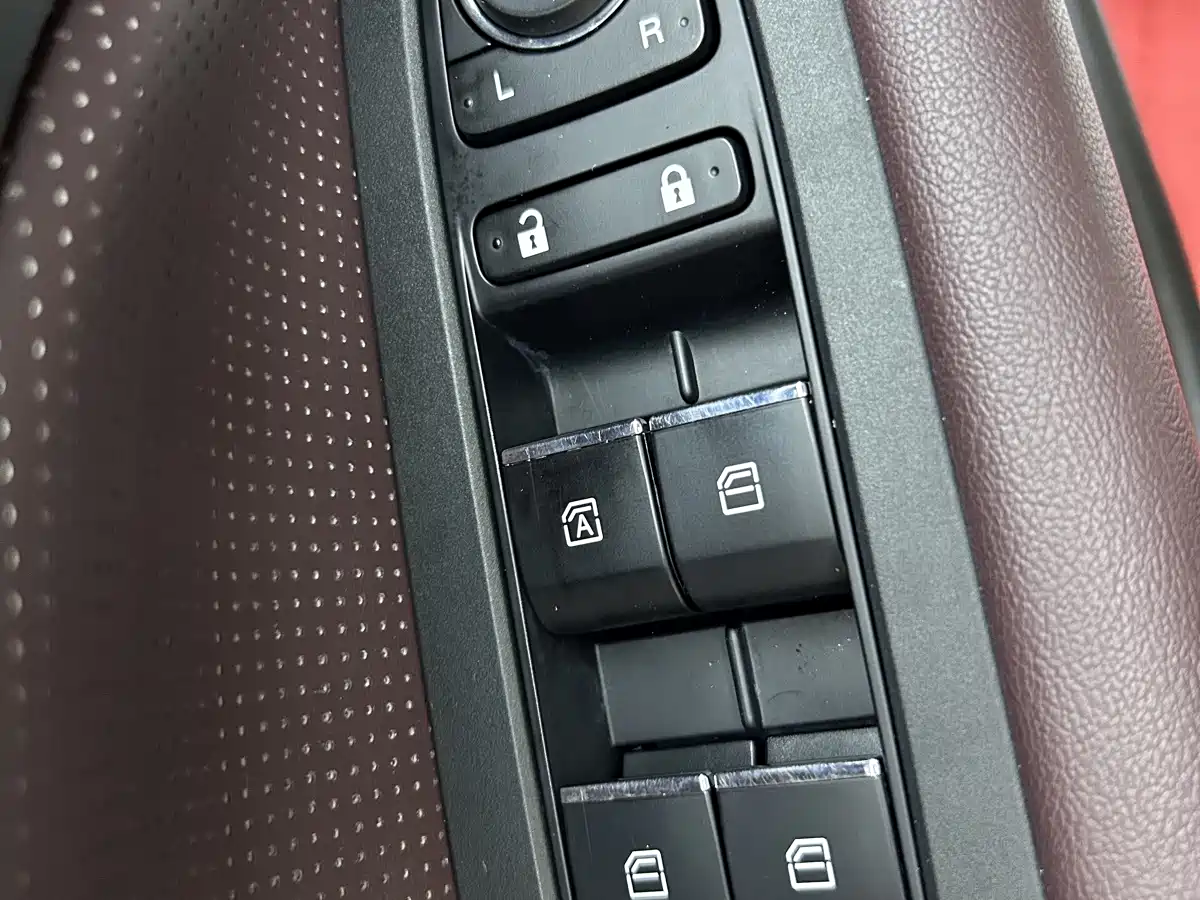 GAC Trumpchi Trumpchi M6 2025 2023 PRO 270T DCT Luxury Edition