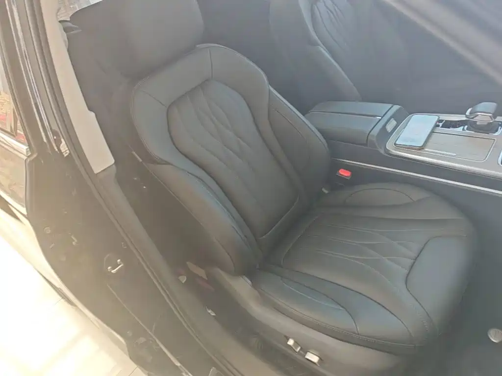 Фото 25 - Hongqi HS5