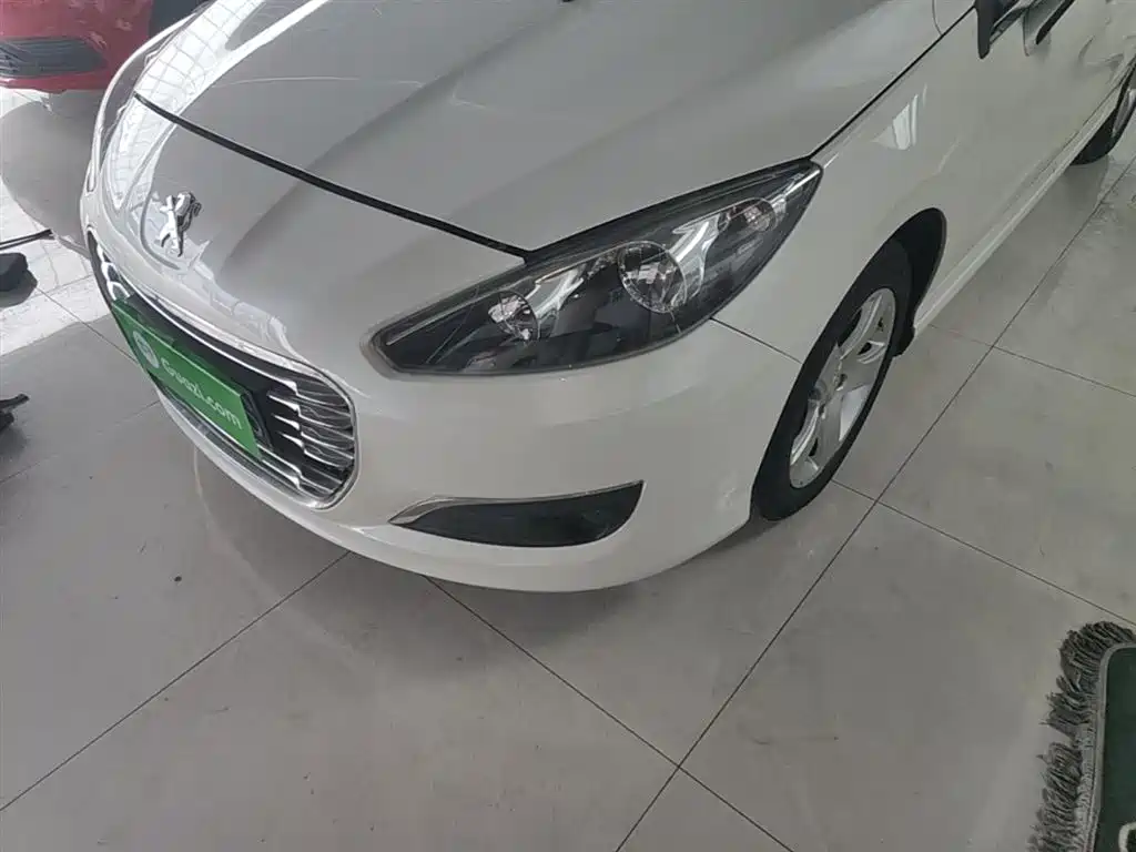 Peugeot 308 2014 Model Joy Edition Classic 1.6L Automatic Superior Style фото 24