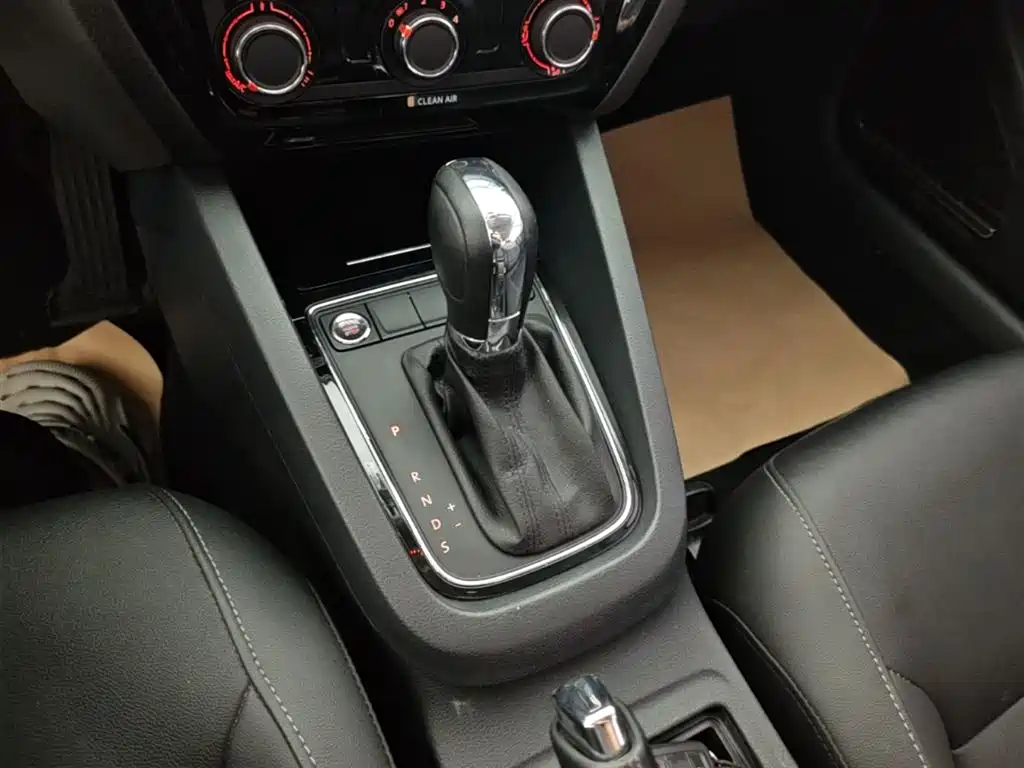 Volkswagen Sagitar 2018 1.6L Automatic Comfort фото 14