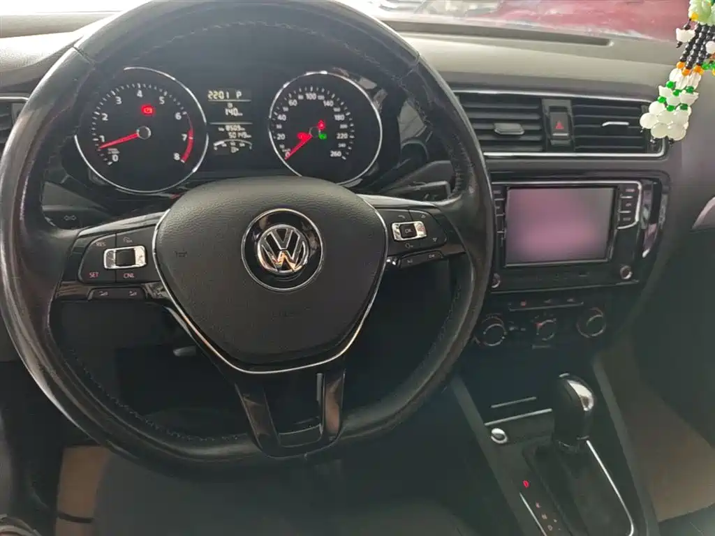 Volkswagen Sagitar 2018 1.6L Automatic Comfort фото 10