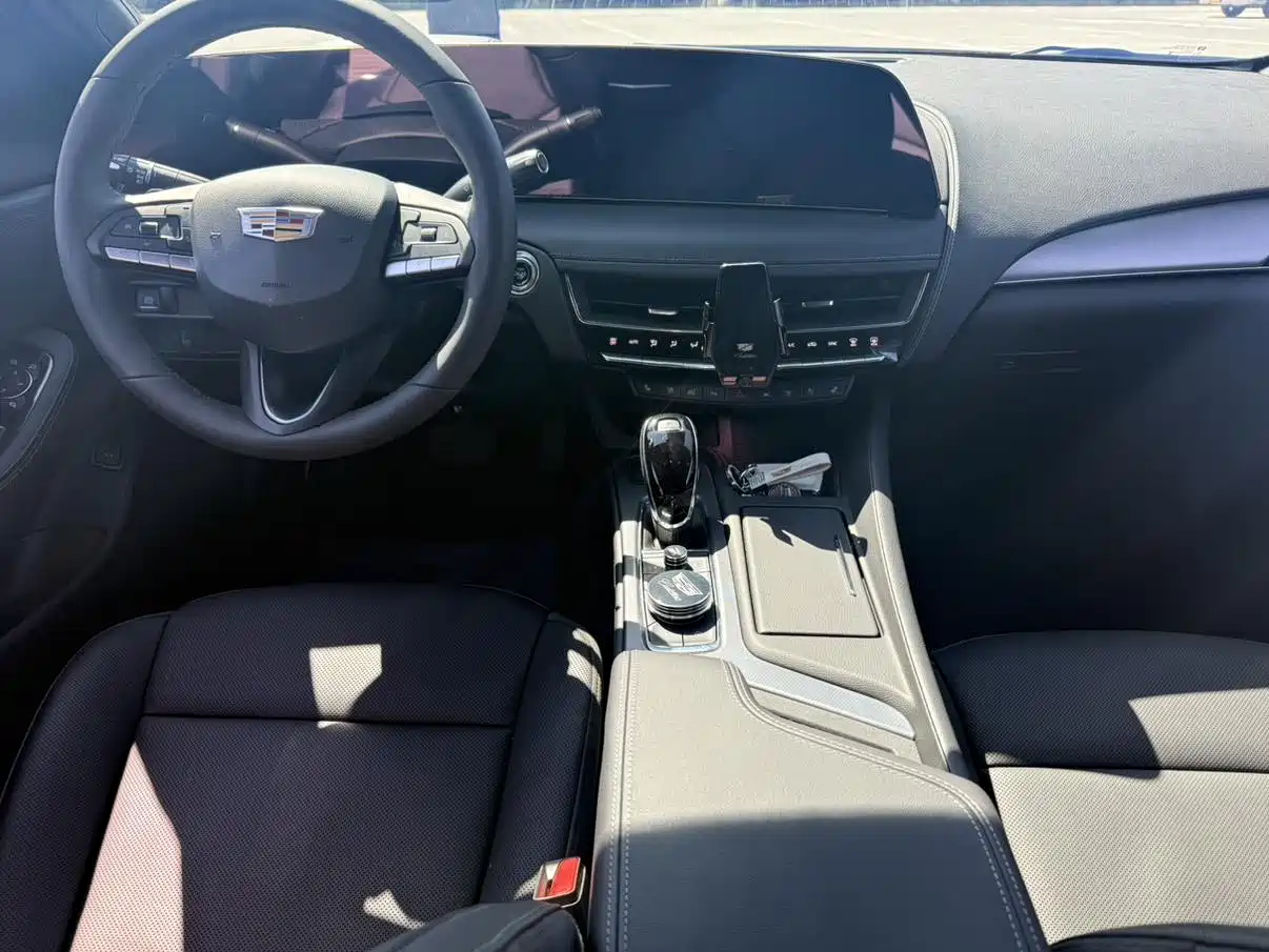 Cadillac CT5 2025 Model 28T Track Performance Edition фото 9