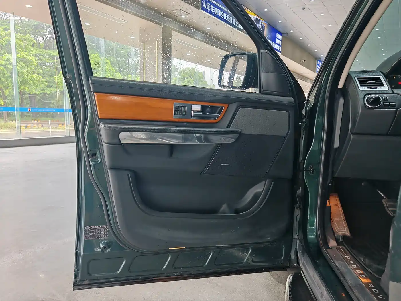 Land Rover Range Rover Sport 2011 3.0 TDV6 Diesel фото 11