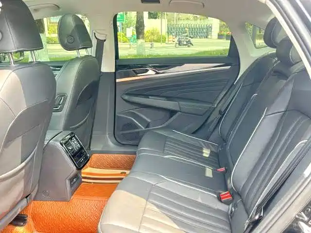 Volkswagen Passat 2022 330TSI Elite Edition фото 9