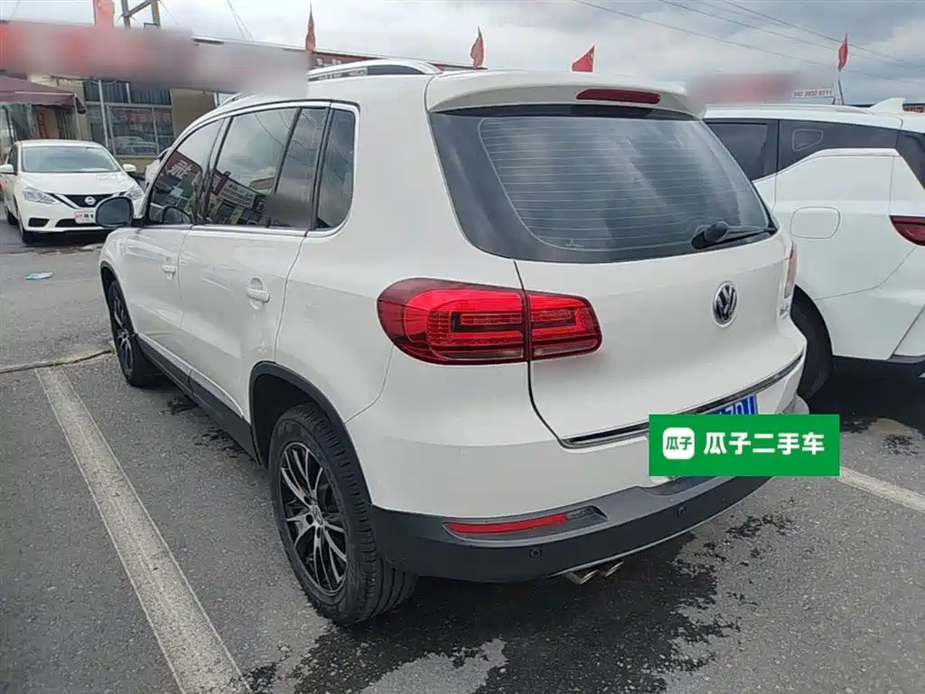 VOLKSWAGEN TIGUAN