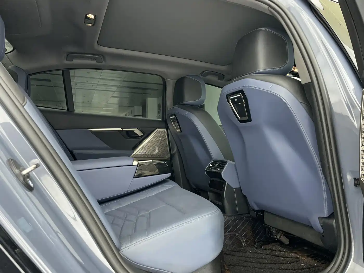 BMW i5 2024 2024 eDrive 35L Premium Model M Sport Package