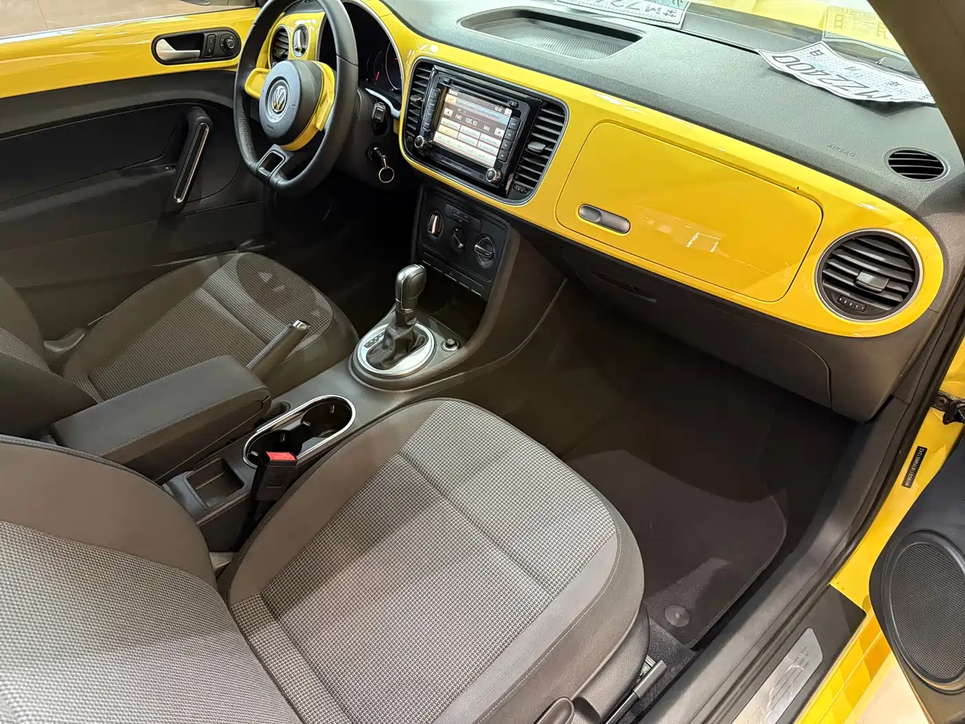 Volkswagen Beetle 2015 180TSI фото 10