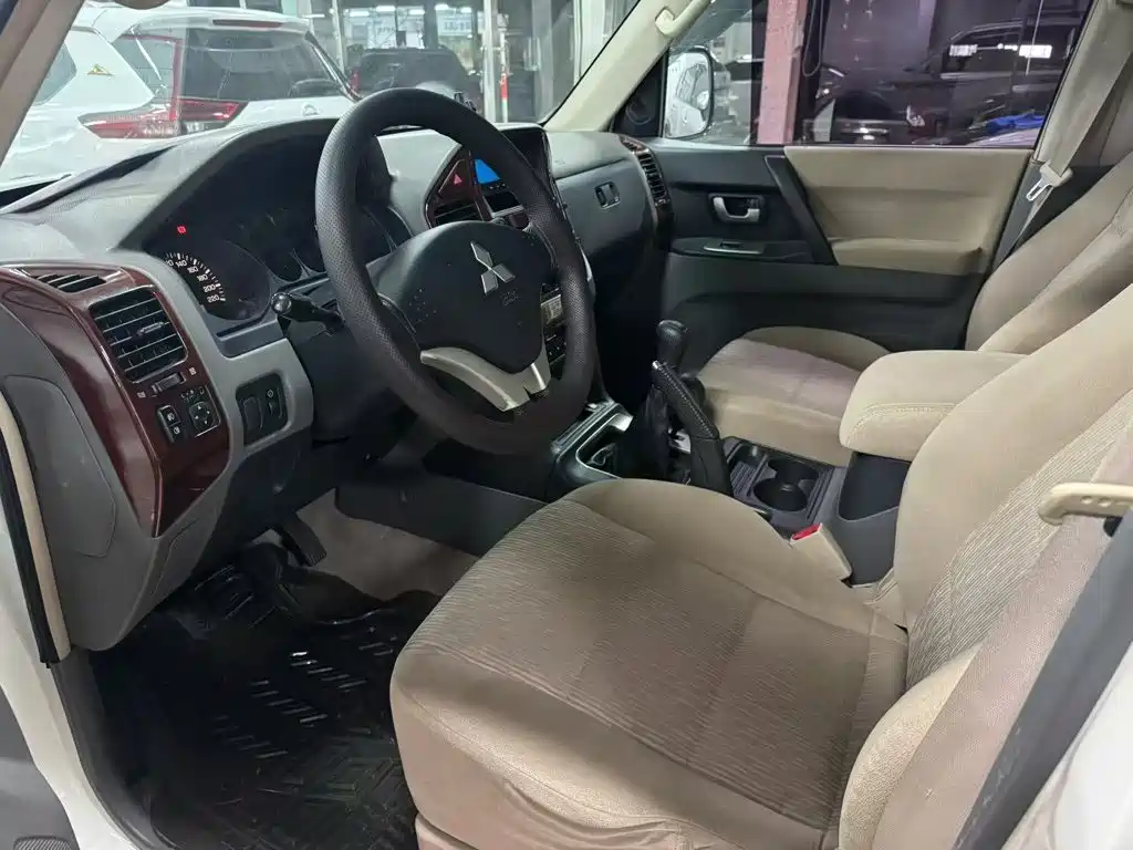 Mitsubishi Pajero 2011 2011 Mitsubishi Pajero V73 3.0L MT GLX