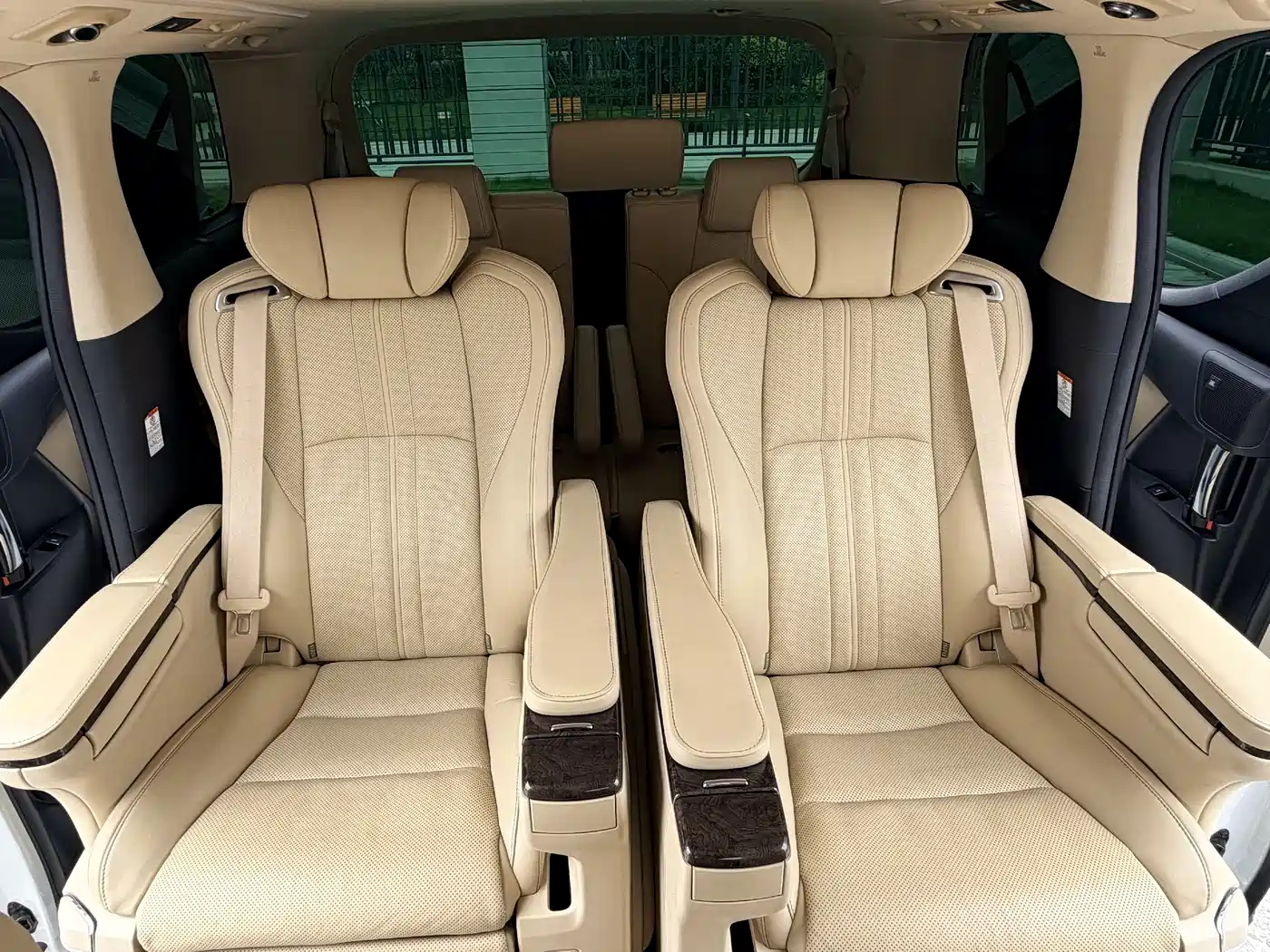 Toyota Vellfire 2020 Twin Engine 2.5L HV Premium Edition фото 13