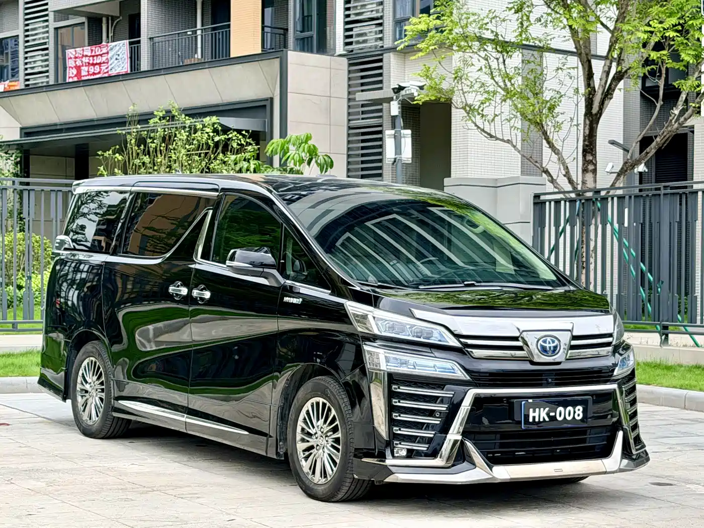 Toyota Vellfire 2020 Twin Engine 2.5L HV Premium Edition фото 3