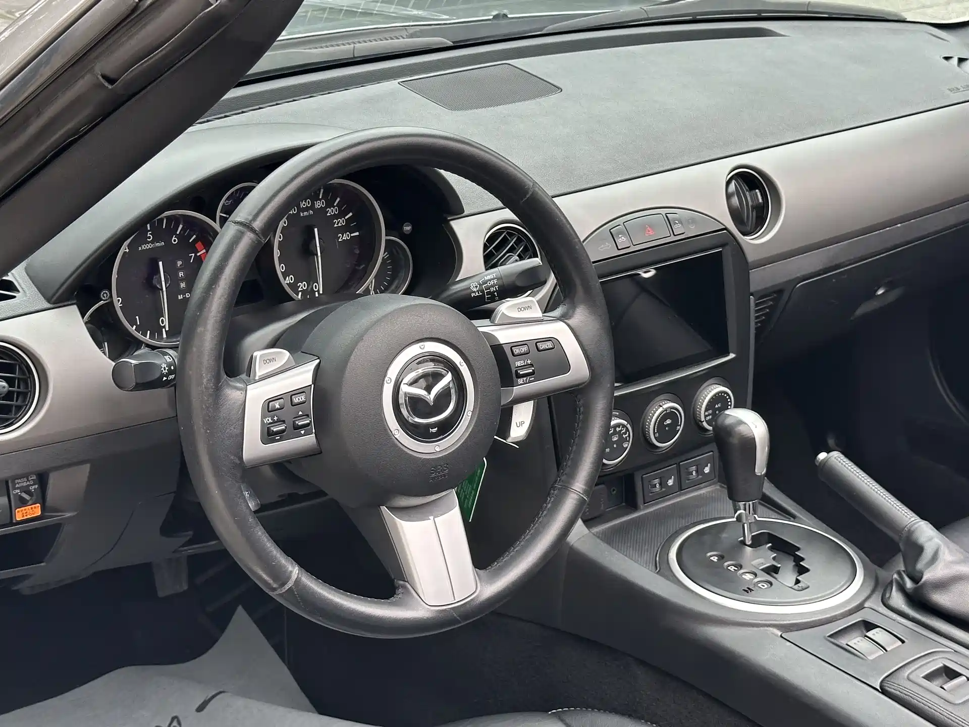 Фото 12 - Mazda MX-5