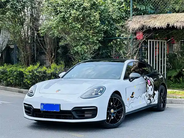PORSCHE PANAMERA