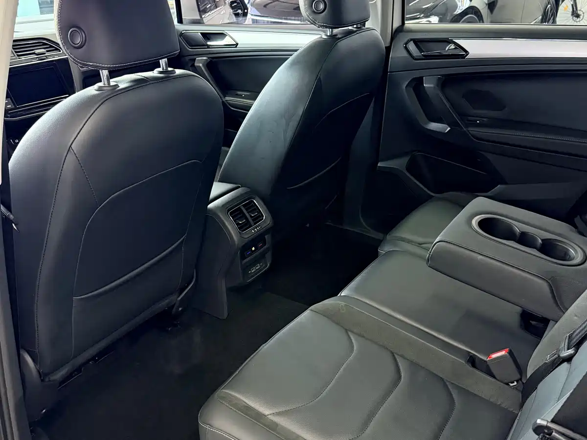 Volkswagen Tiguan L 2018 Facelift 330TSI Automatic 2WD Luxury Edition фото 12