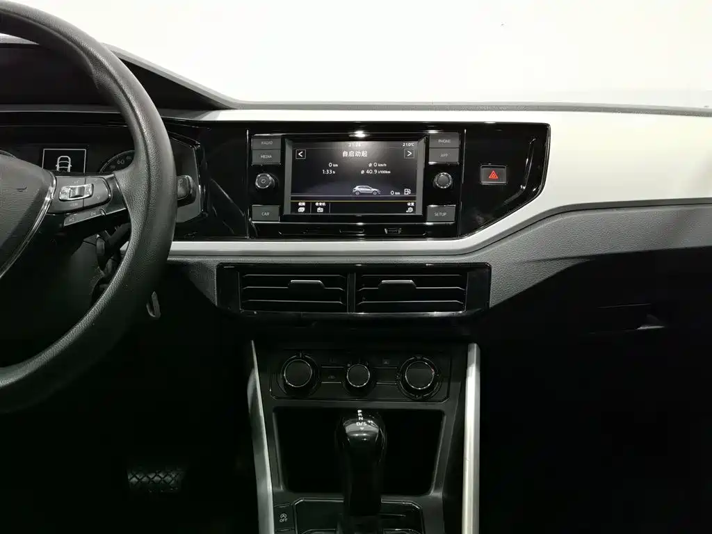 Volkswagen Polo 2019 Plus 1.5L Automatic Colorful Tech Edition фото 12