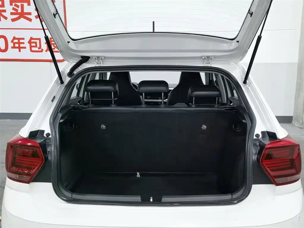 Volkswagen Polo 2019 Plus 1.5L Automatic Colorful Tech Edition фото 16