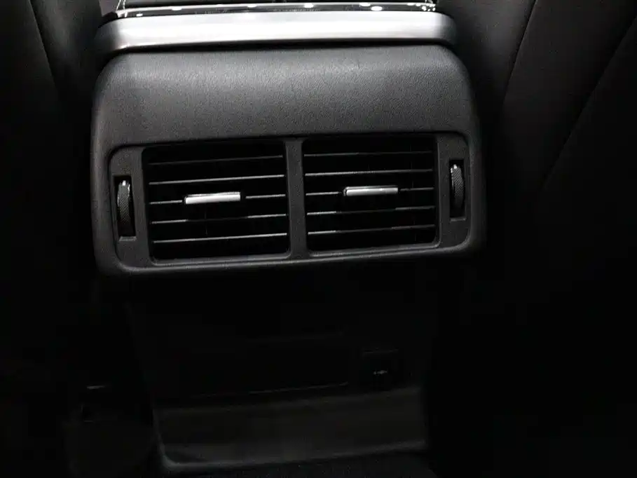 Фото 8 - Land Rover Range Rover Velar