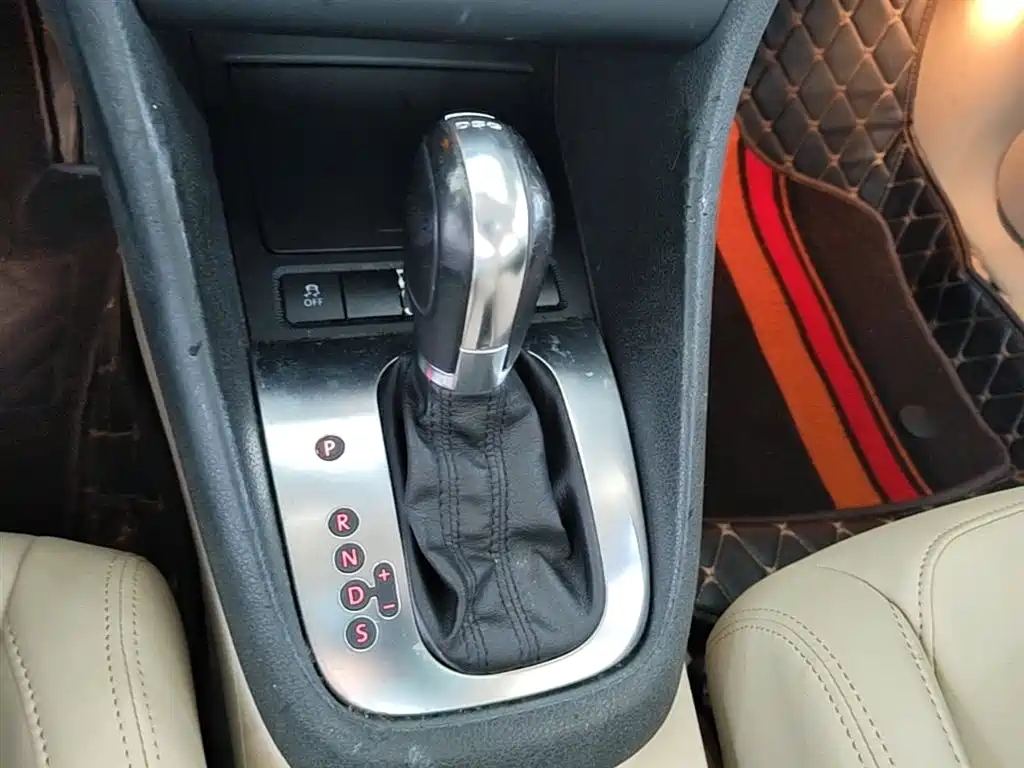 Volkswagen Golf (Import) 2011 Model 1.4TSI Luxury Touring фото 14