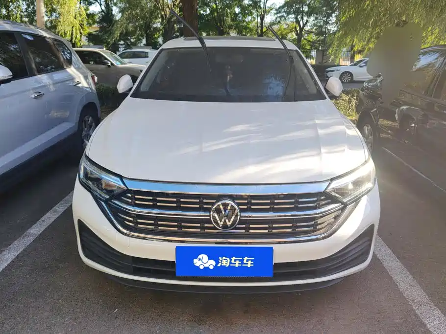 صورة 2 - Volkswagen Sagitar