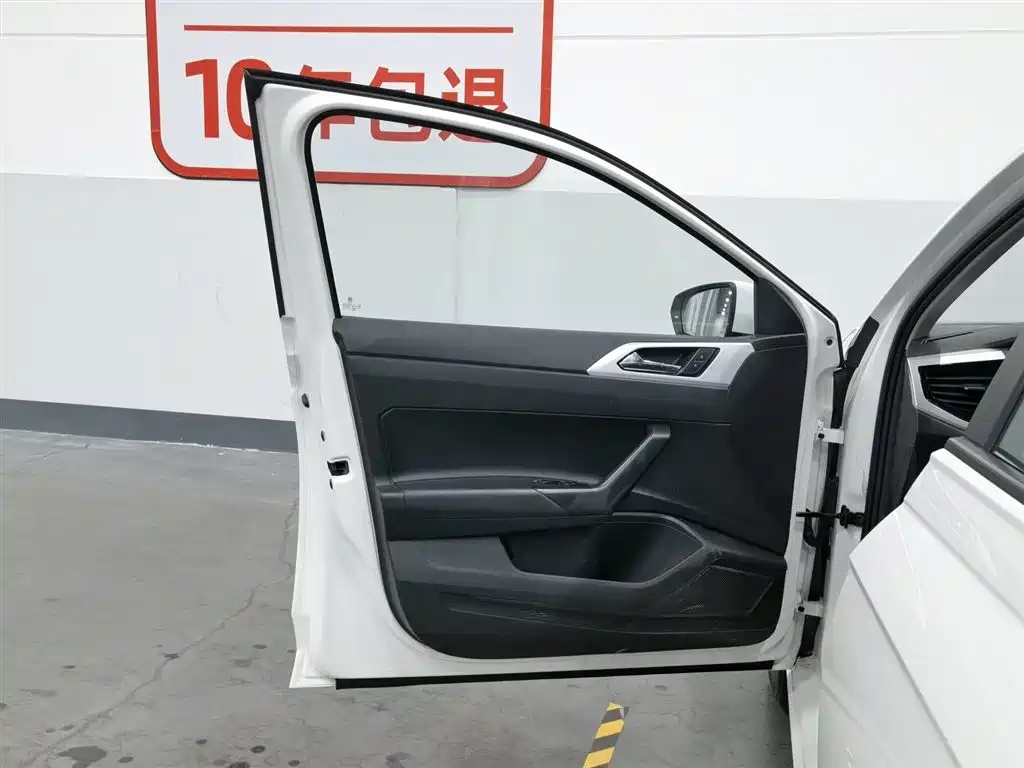 Volkswagen Polo 2019 Plus 1.5L Automatic Colorful Tech Edition фото 8