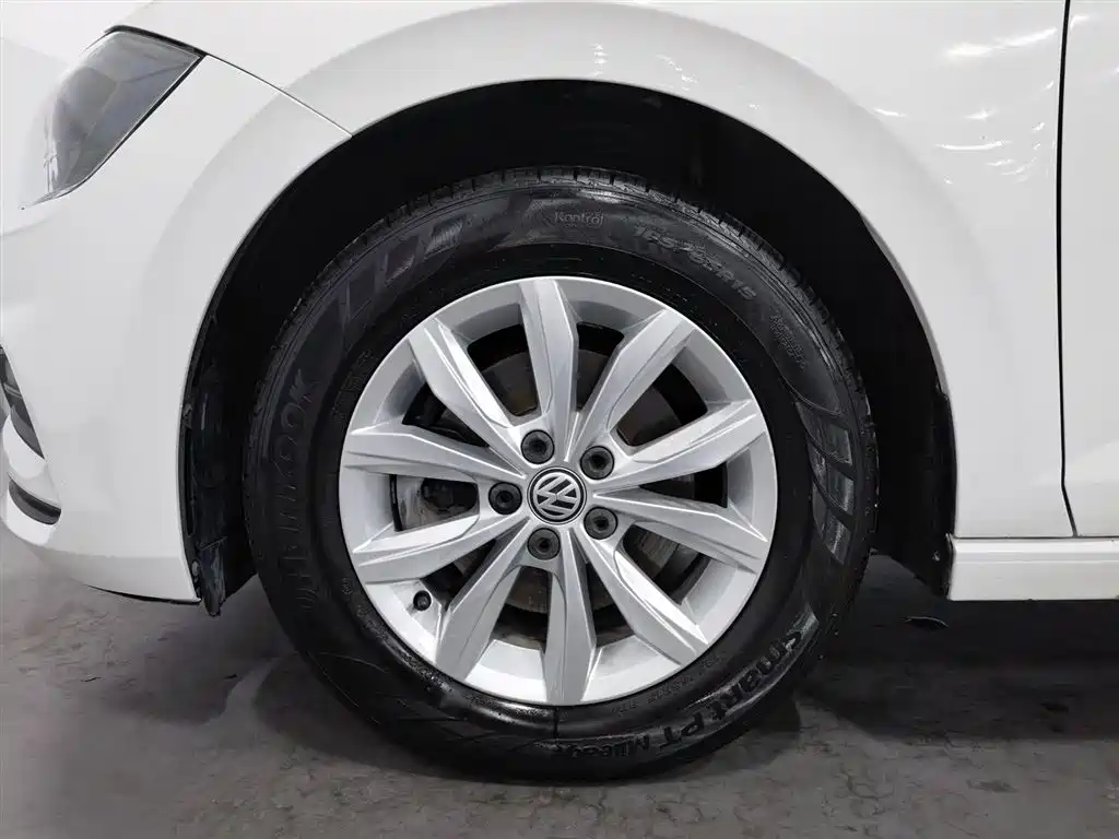 Volkswagen Polo 2019 Plus 1.5L Automatic Colorful Tech Edition фото 17