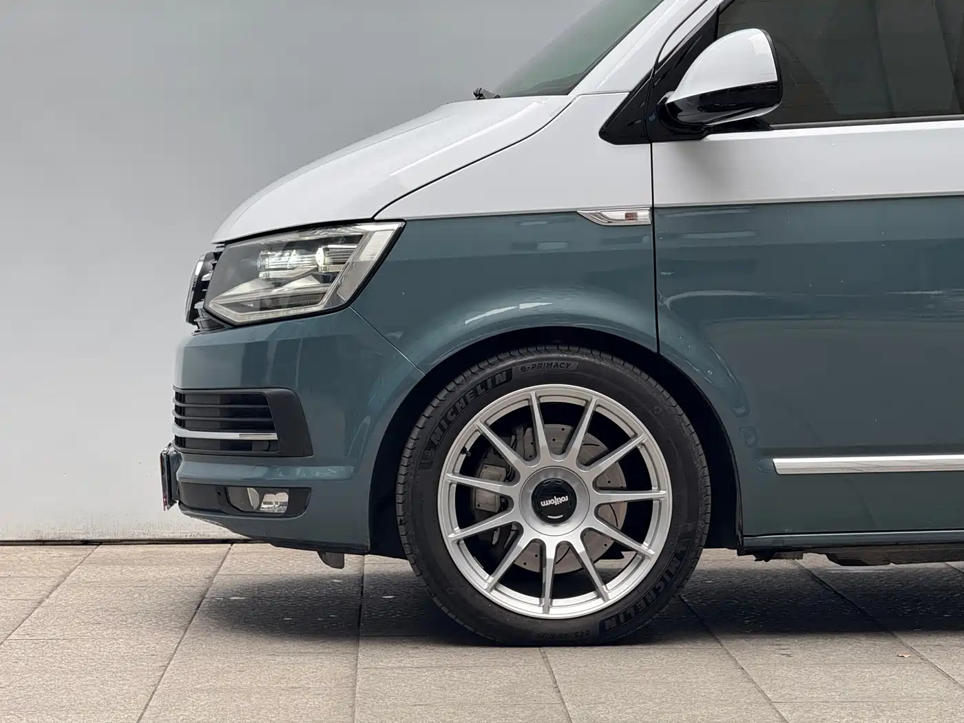 Volkswagen Multivan 2017 2.0TSI AWD Premium Edition 7-Seater фото 8