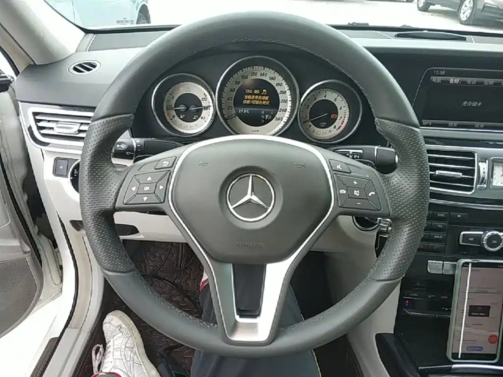 Mercedes-Benz E-Class 2014 E 300 L Sport фото 11