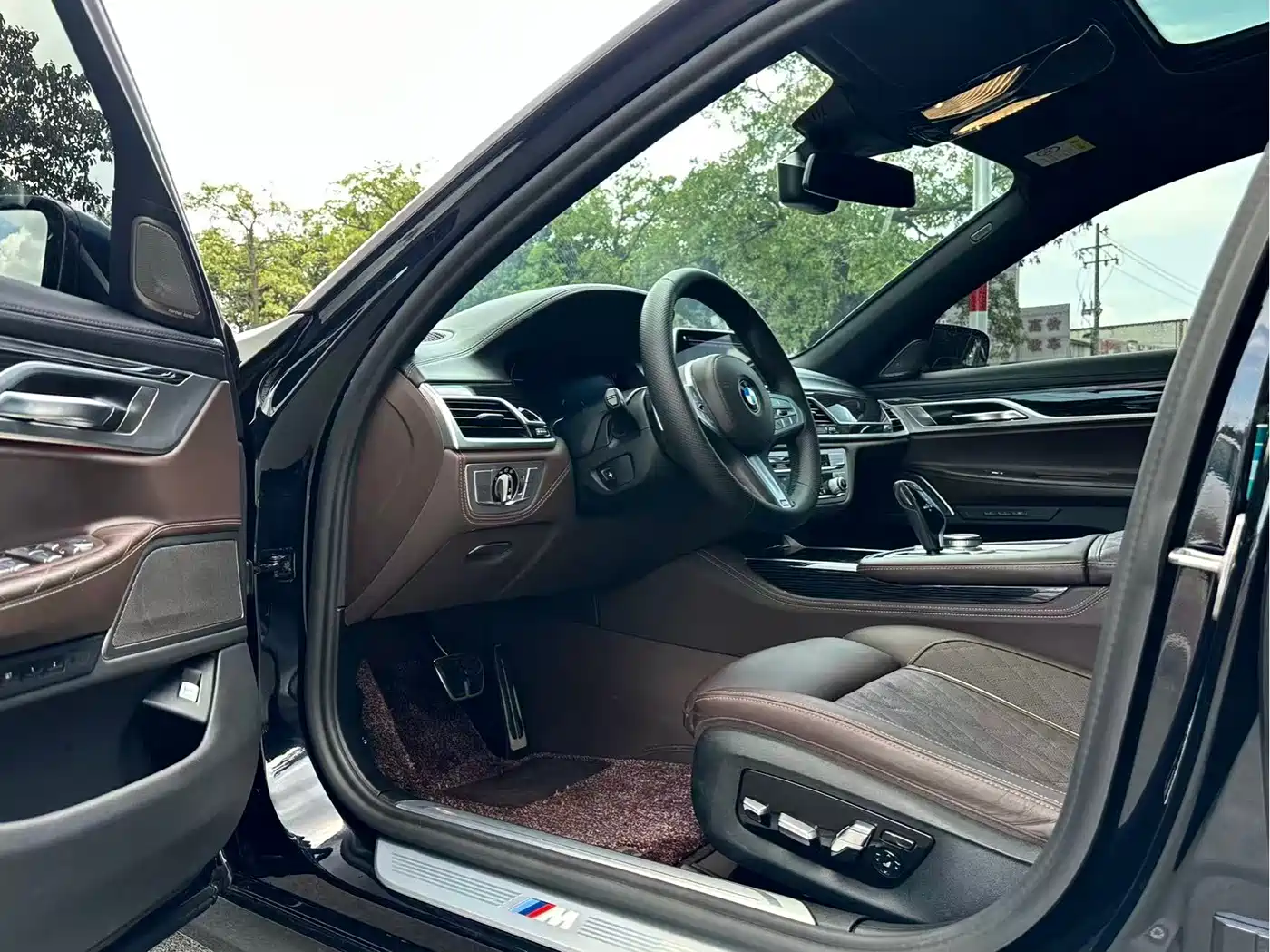 BMW 7 Series 2021 Model 740Li Leading M Sport Package фото 4