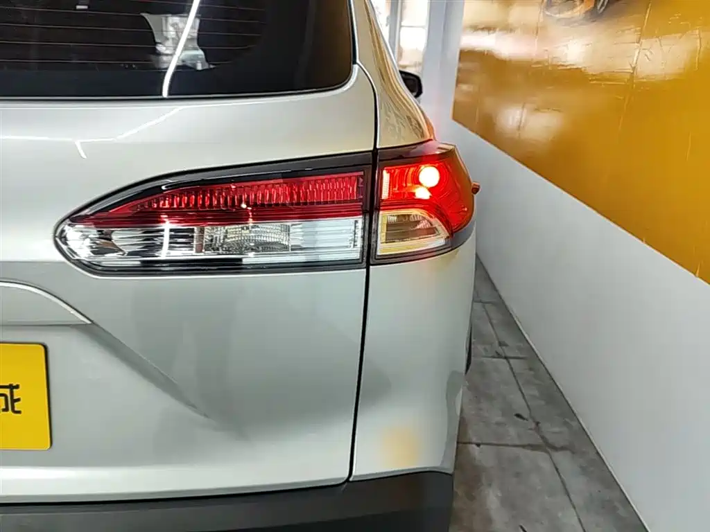 Toyota Frontlander 2023 2.0L CVT Elite Edition фото 8