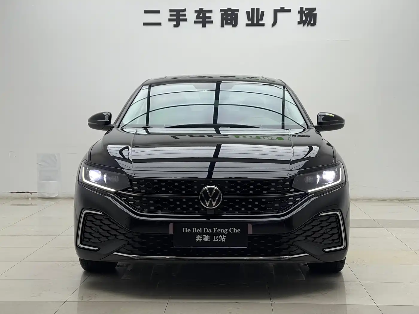 Volkswagen Passat 2023 330TSI Starlight Elite Edition фото 2