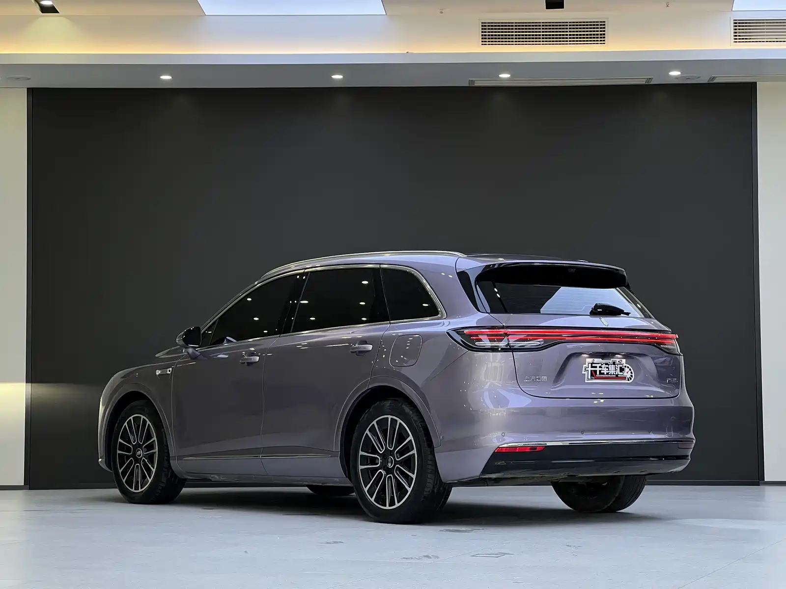 Фото 3 - Shangjie SUV