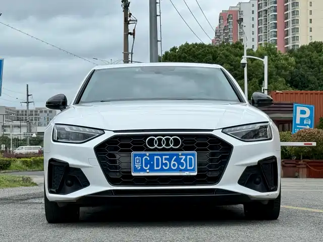 Audi A4L 40 TFSI, Люкс Драйв