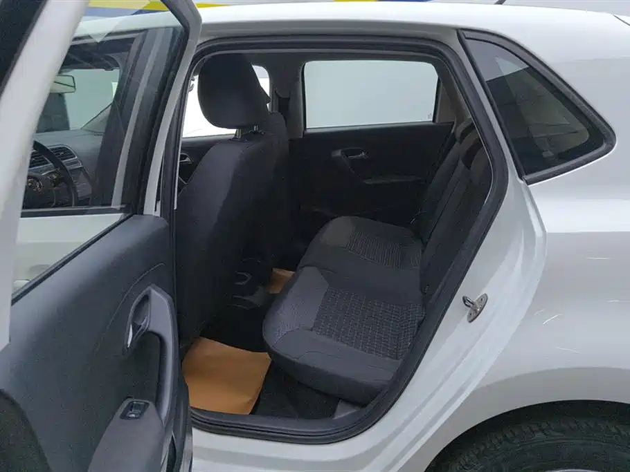 Volkswagen Polo 2016 1.6L Automatic Comfort фото 11