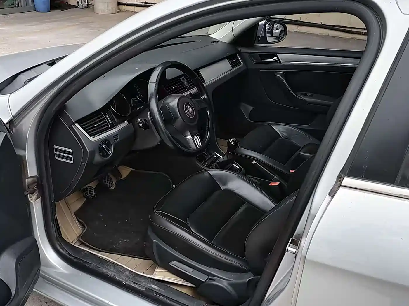 Volkswagen Bora 2013 1.6L Manual Comfort Model фото 9